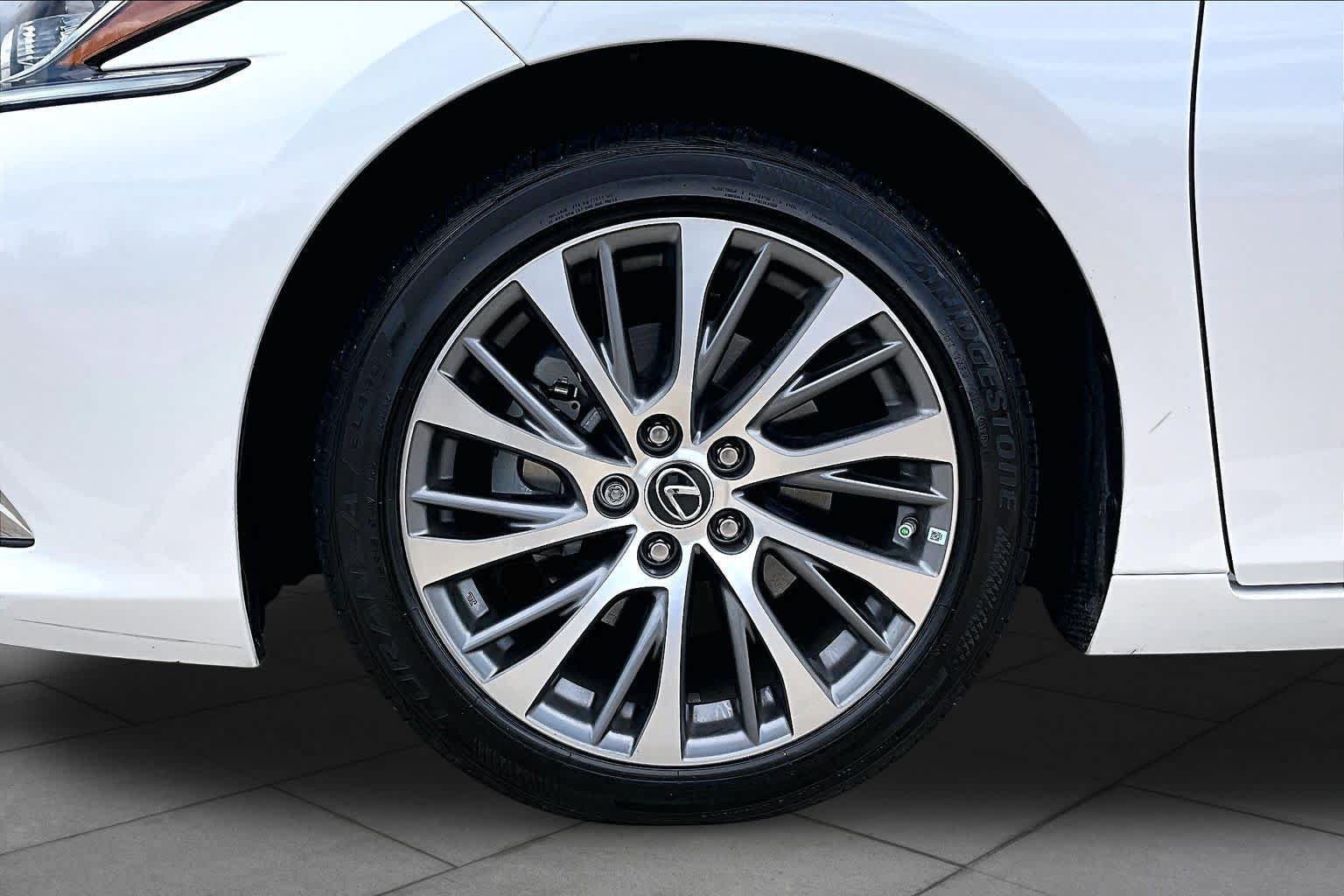 Used 2020 Lexus ES 350 w/ Premium Package FWD image 11