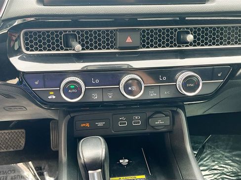 Used 2022 Honda Civic Touring image 16