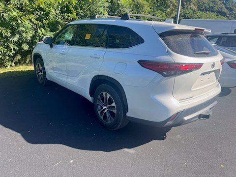 Used 2021 Toyota Highlander XLE FWD image 5
