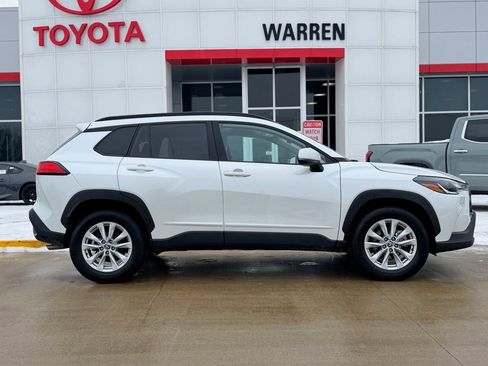 Used 2023 Toyota Corolla Cross LE image 3