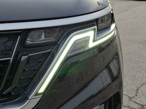 Used 2022 Kia Carnival EX image 10