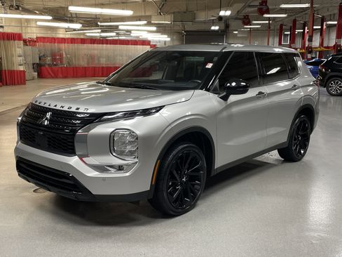 Used 2022 Mitsubishi Outlander SEL Black Edition image 5