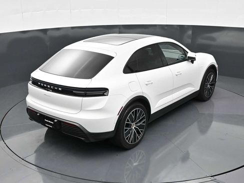 Certified 2025 Porsche Macan Electric RWD image 33