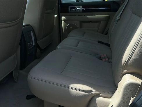 Used 2005 Lincoln Navigator Luxury AWD/4WD image 25
