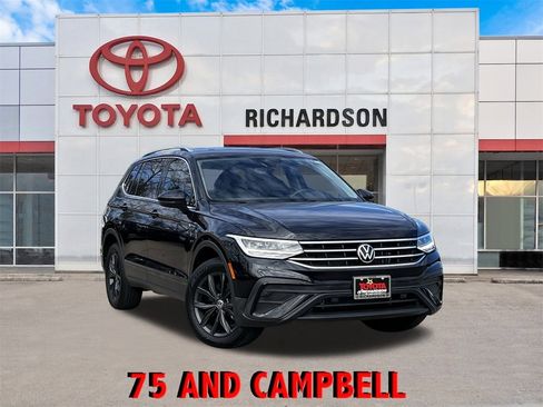 Used 2024 Volkswagen Tiguan SE image 1