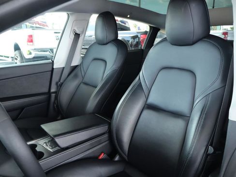 Used 2021 Tesla Model Y Long Range image 14
