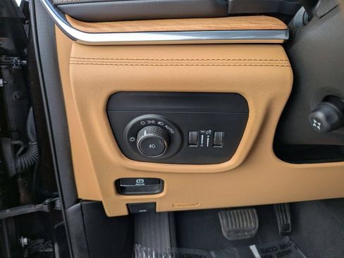 Used 2023 Jeep Grand Cherokee Summit AWD/4WD image 29