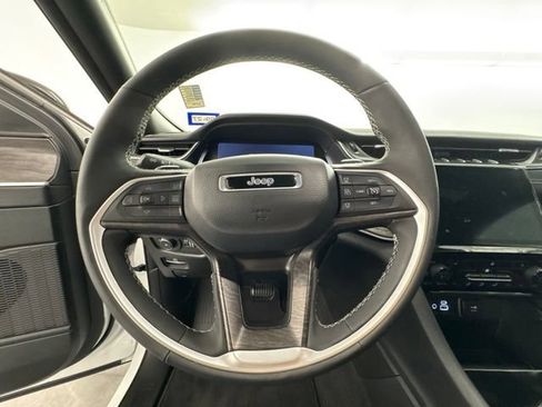Used 2025 Jeep Grand Cherokee L Limited w/ Black Appearance Package RWD image 20