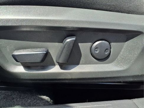Used 2025 Nissan Rogue SV FWD image 15