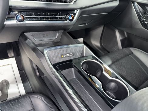 Used 2025 Chevrolet Equinox LT w/ Convenience Package II FWD image 29