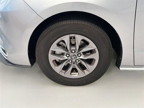 Certified 2024 Toyota Sienna XLE image 24