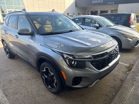 Certified 2024 Kia Seltos EX FWD image 2