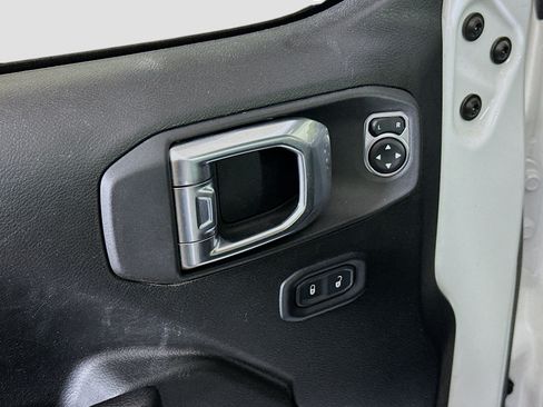 Used 2023 Jeep Wrangler Unlimited w/ Convenience Group AWD/4WD image 15