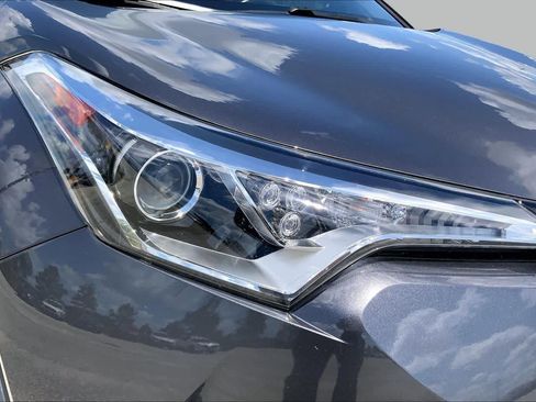 Used 2019 Toyota C-HR Limited FWD image 27