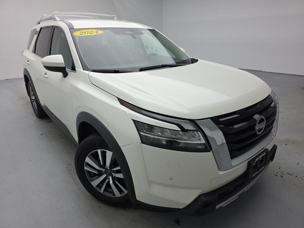 Used 2024 Nissan Pathfinder SL w/ Lighting Package (N92) AWD/4WD image 2