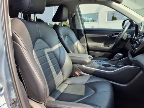 Used 2020 Toyota Highlander XLE image 8
