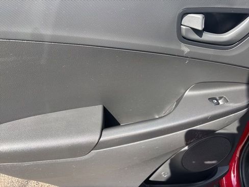 Used 2022 Hyundai Kona SE image 29