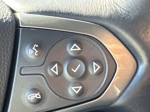 Used 2018 Chevrolet Suburban LT image 24