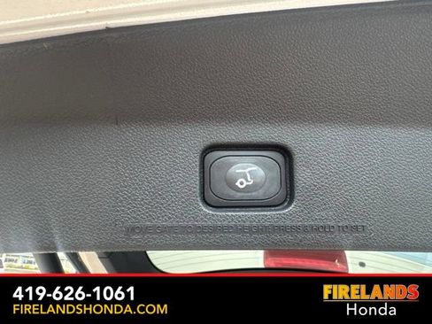 Used 2015 Ford Explorer XLT w/ Equipment Group 202B AWD/4WD image 32