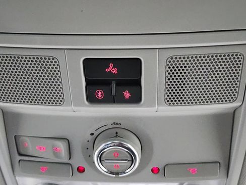 Used 2013 Volkswagen Tiguan S image 19