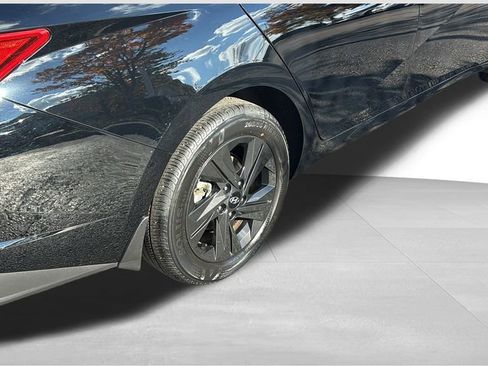 Used 2022 Hyundai Elantra Blue image 8