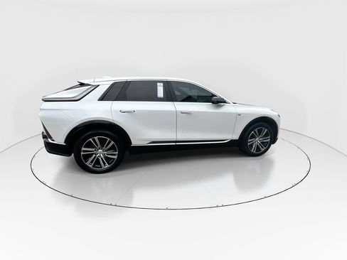 Used 2025 Cadillac Lyriq Luxury RWD image 9