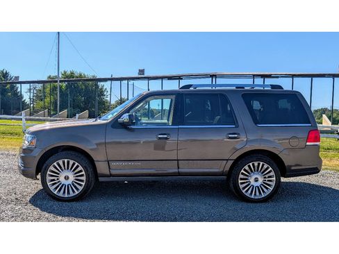 Used 2016 Lincoln Navigator Reserve image 4