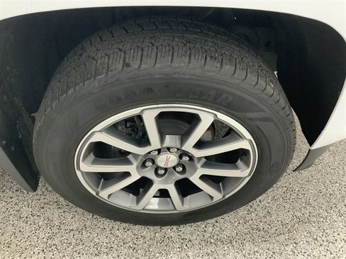 Used 2021 GMC Canyon Denali image 14