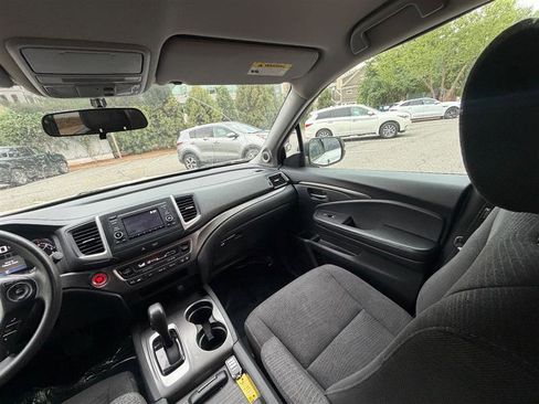 Used 2018 Honda Pilot LX image 28