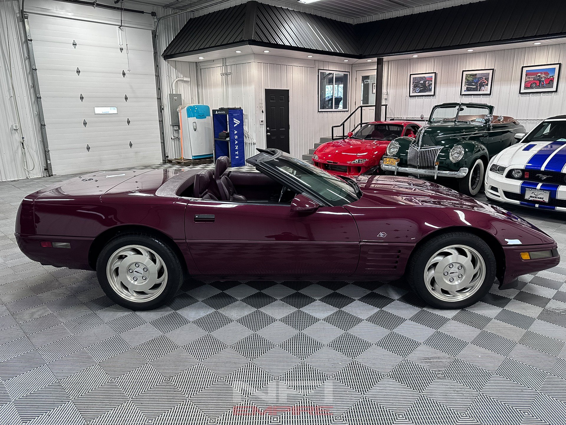Used 1993 Chevrolet Corvette Coupe RWD image 12