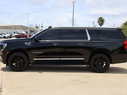 Used 2022 GMC Yukon XL SLT w/ SLT Luxury Package RWD image 5