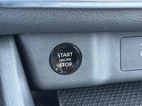 Used 2025 Nissan Rogue SV FWD image 15