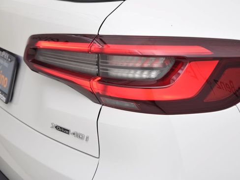 Used 2022 BMW X5 xDrive40i w/ Parking Assistance Package AWD/4WD image 14