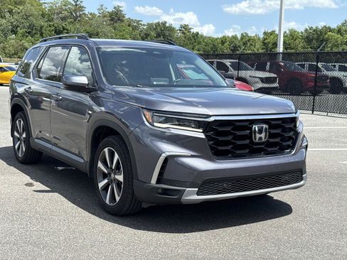 Certified 2025 Honda Pilot Touring image 1
