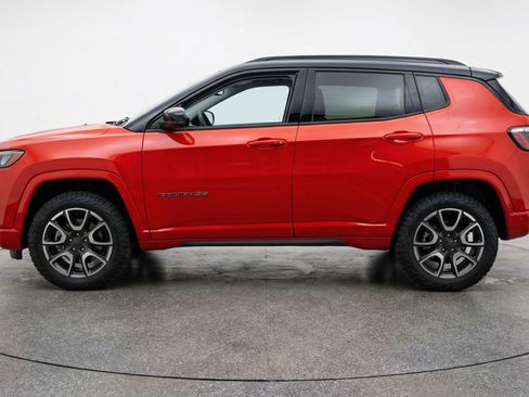 Used 2025 Jeep Compass Trailhawk AWD/4WD image 5