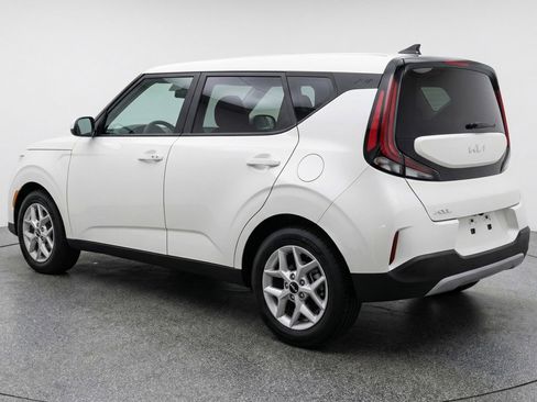 Used 2025 Kia Soul LX w/ LX Technology Package FWD image 6