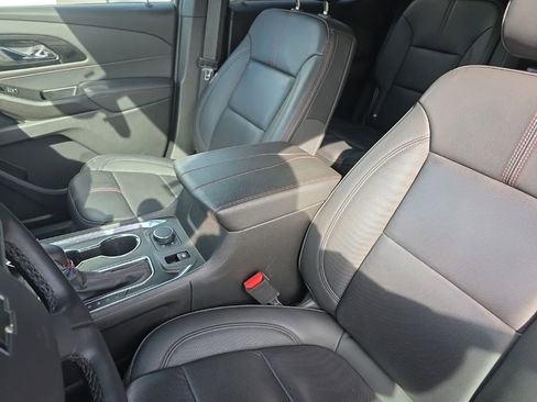 Used 2023 Chevrolet Traverse RS image 24