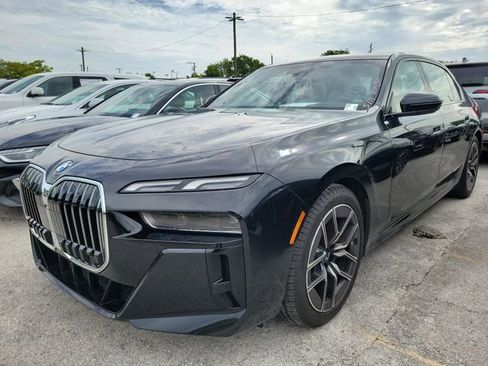 Used 2025 BMW 740i RWD image 1