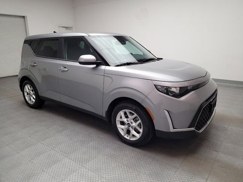 Used 2023 Kia Soul LX w/ LX Technology Package image 11