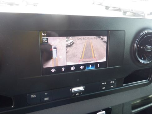 Used 2020 Freightliner Sprinter 3500 RWD image 19
