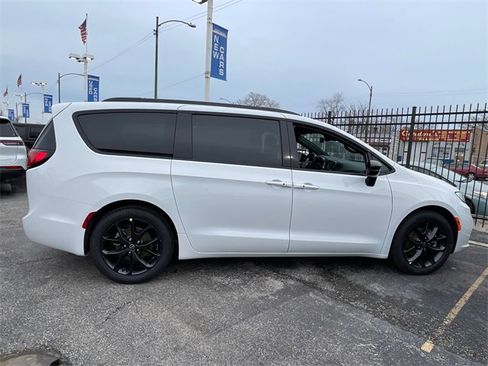 New 2026 Chrysler Pacifica Limited w/ S Appearance Package image 22