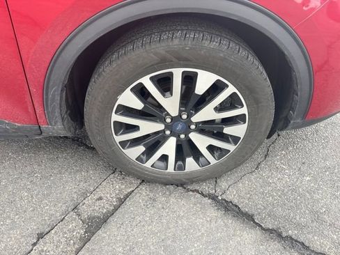 Used 2020 Ford Escape SEL image 9