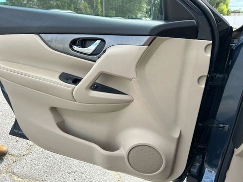 Used 2016 Nissan Rogue S image 22