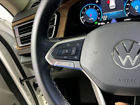 Used 2025 Volkswagen Atlas SE image 14