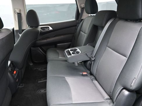 Used 2020 Nissan Pathfinder SV image 13