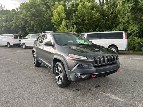 Used 2014 Jeep Cherokee Trailhawk w/ Comfort/Convenience Group AWD/4WD image 3