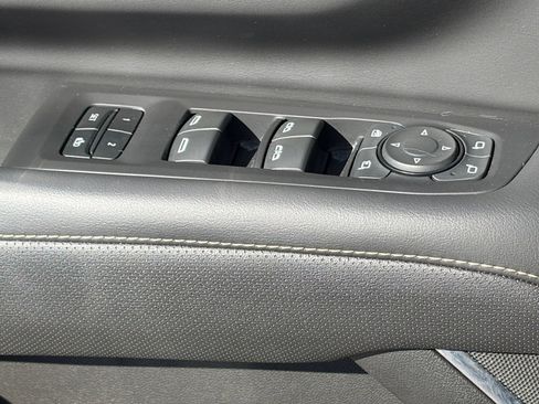 Used 2024 GMC Yukon XL SLT w/ SLT Luxury Package AWD/4WD image 18