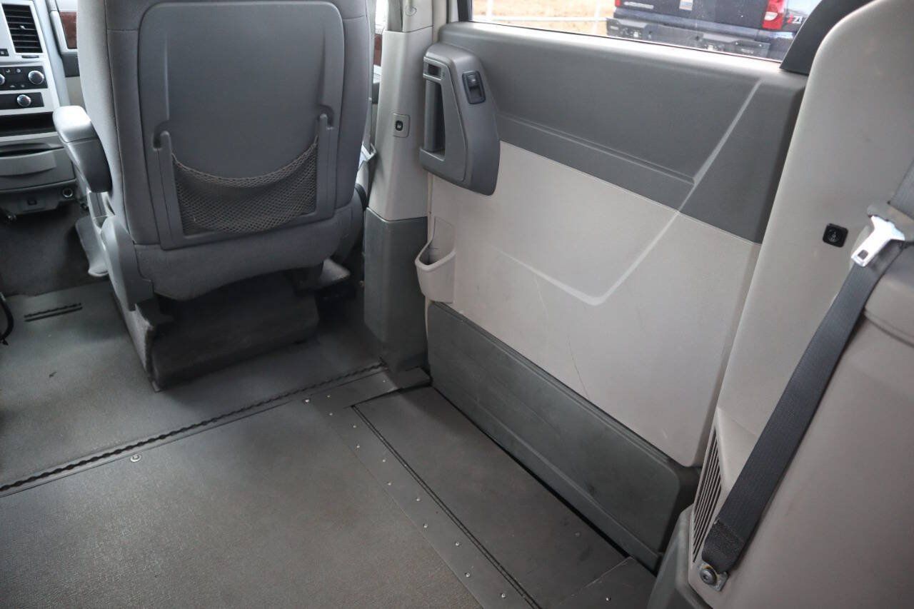 Used 2010 Chrysler Town & Country Touring FWD image 26
