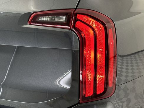 Used 2024 Kia Telluride S FWD image 26