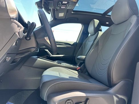 New 2026 Volkswagen Tiguan SE R-Line AWD/4WD image 3